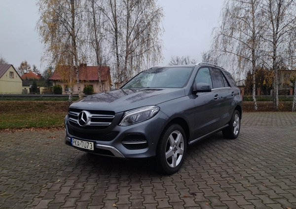 Mercedes-Benz GLE cena 141000 przebieg: 126000, rok produkcji 2017 z Tarczyn małe 56